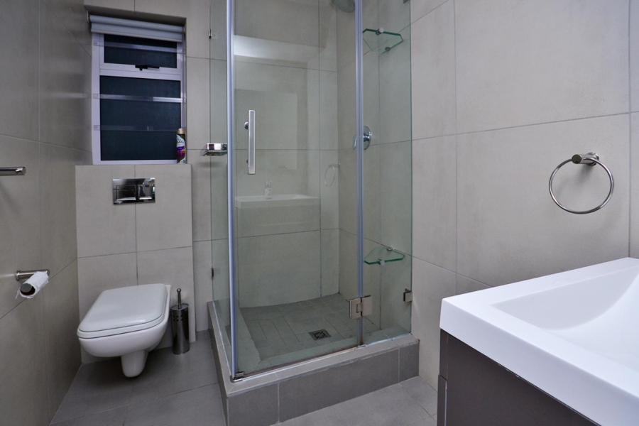 To Let 3 Bedroom Property for Rent in Sea Point Western Cape